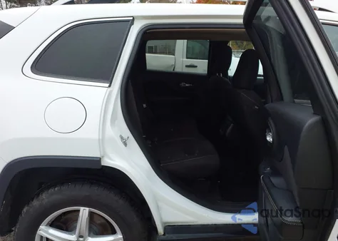 2016 Jeep Cherokee Latitude z USA, uszkodzony, nr VIN 1C4PJMCB0GW371893